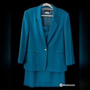 VINTAGE 100% wool Sag Harbor skirt suit in teal